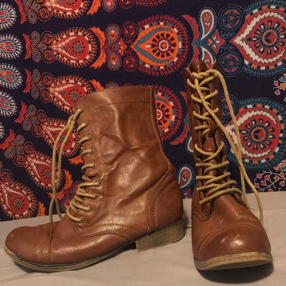 Super cute shoes. Barely wore them!!
